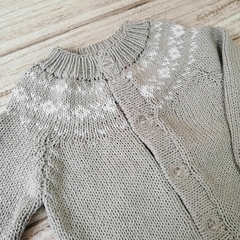 saquito tejido en hilo gris con guarda - comprar online
