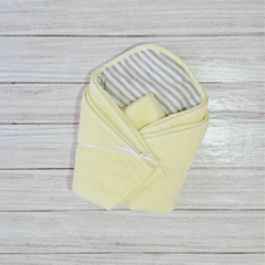 toallon con capucha rayadito amarillito