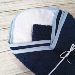 Toallon con capucha pintitas celeste - comprar online