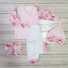 ajuar de bienvenida rosa con florcitas + moño