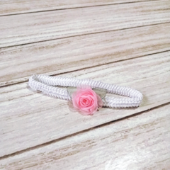 vincha tocado una flor blanco & rosa
