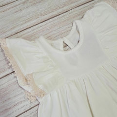 vestido natural con puntilla