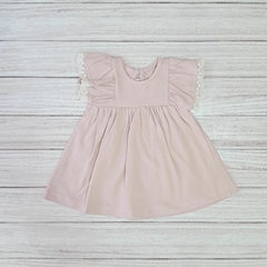 vestido nude con puntilla