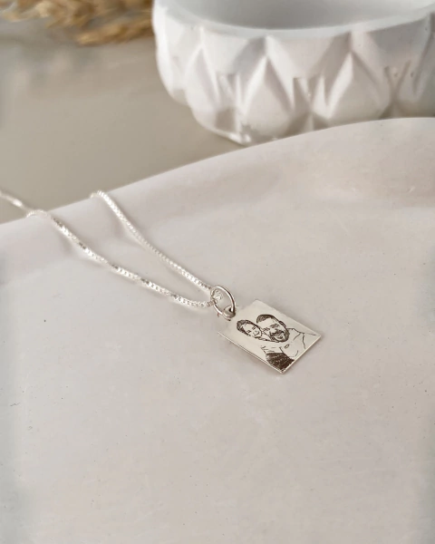 Colar Personalizável - Pingente placa - 0,90 cm x 1,5 cm - Prazo de produção: Até 3 dias úteis - LEIA A DESCRIÇÃO - comprar online