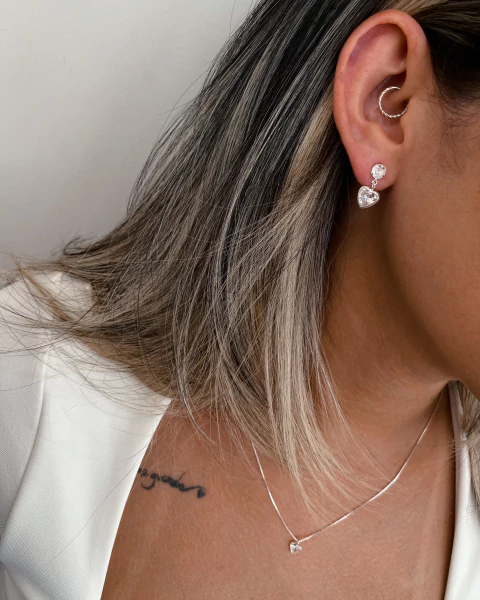 Brinco ponto de luz em Prata 925 com pingente de zircônia coração - 1,7 cm tamanho total - comprar online