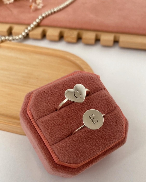 Anel círculo - (pode ser personalizado com uma letra, consulte os valores) - comprar online