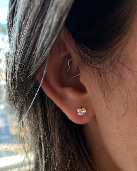 Brinco ponto de luz - coração - 4mm - em Prata 925