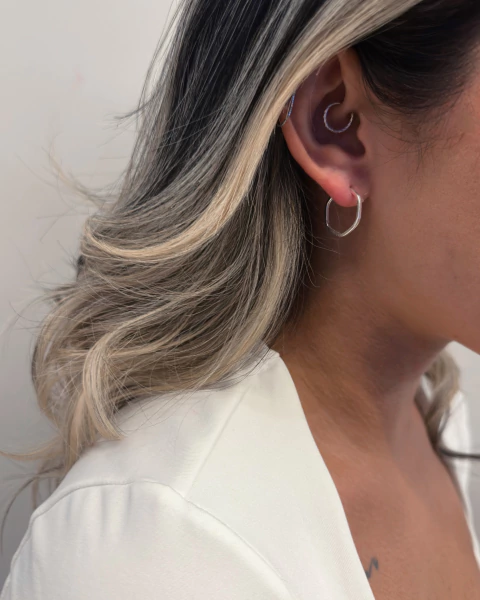 Argola Hexagonal - fio quadrado - 1,8 cm - fecho torção - em Prata 925 - comprar online