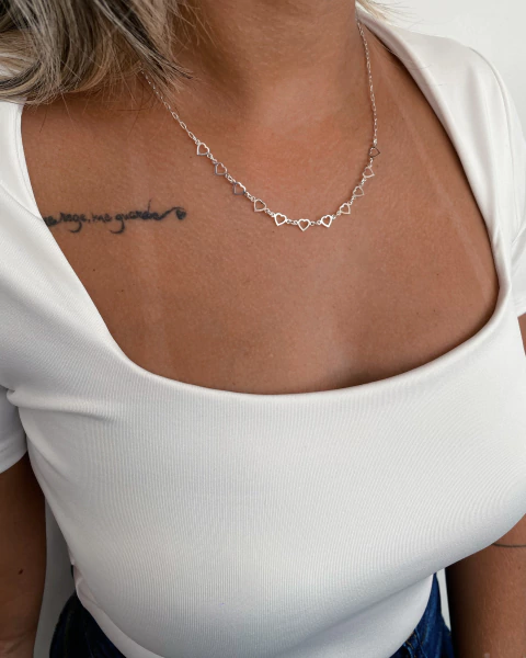 Colar/choker corações vazados - 40 cm + 5 cm de extensor em Prata 925 - comprar online