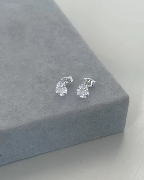 Brinco ponto de luz - gota - 6 mm x 8 mm - em Prata 925 - comprar online