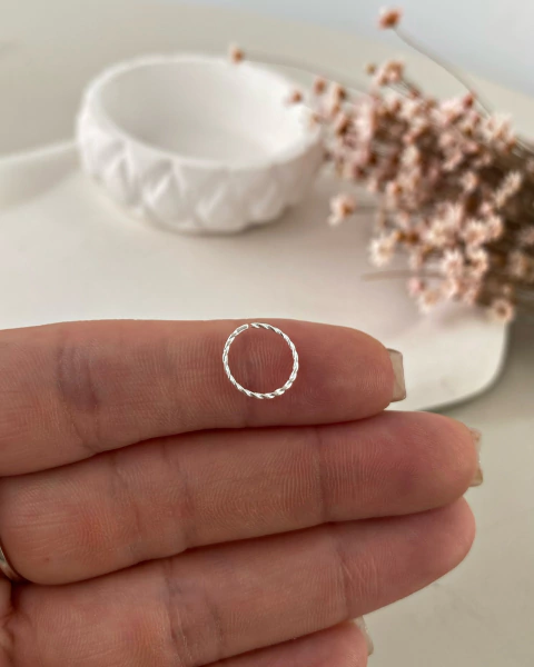 Piercing argola em Prata 925 - fio torcido - 1 cm - fecho torção