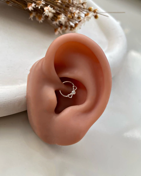 Piercing argola - corações vazados e ponto de luz - 0,9 cm - em prata 925 - comprar online