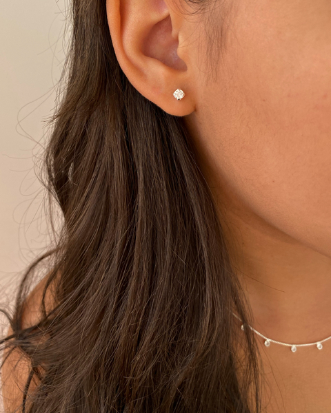 Brinco Baby press - 4 mm - em Prata 925