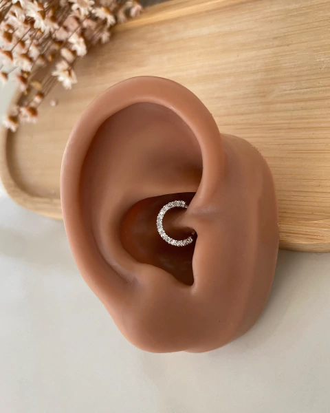 Piercing argola cravejada - 8 mm interno - fecho torção - em Prata 925 - comprar online