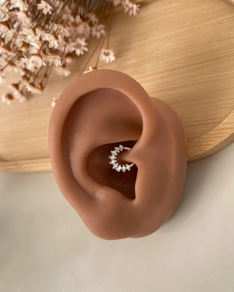 Piercing Argola 6 mm interno - Com Detalhes em zircônia - fecho torção - em Prata 925 - comprar online