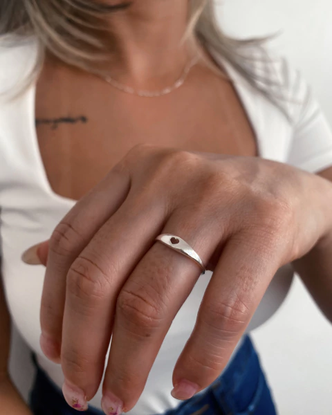 Anel coração vazado - em Prata 925 - comprar online