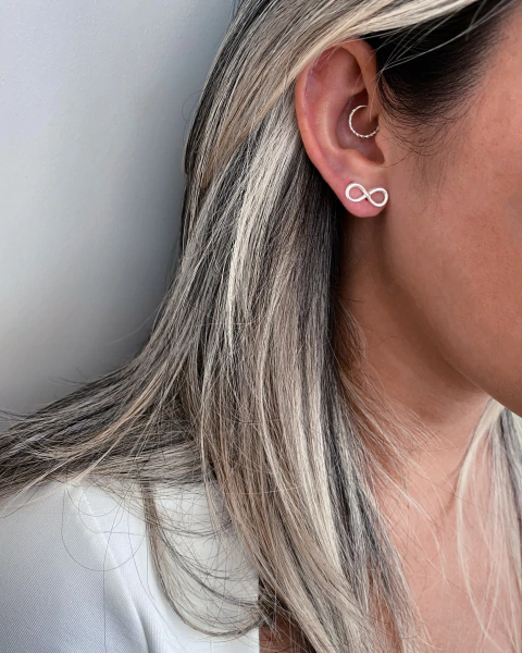 Brinco infinito - 1,5 cm - em Prata 925 - comprar online
