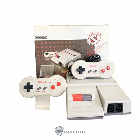 CONSOLE NINTENDO FAMILY COMPUTER FAMICOM AV TOP LOADER NA CAIXA HVC-101 SEMINOVO - NINTENDO