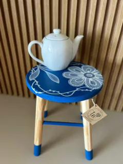 Banquinho decorativo - Azul rendado - comprar online