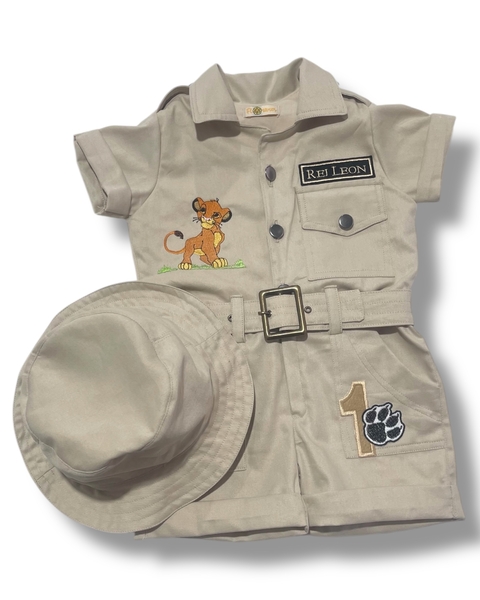 Macacão Safari Simba “Rei Leão” bordado frente e costas - comprar online