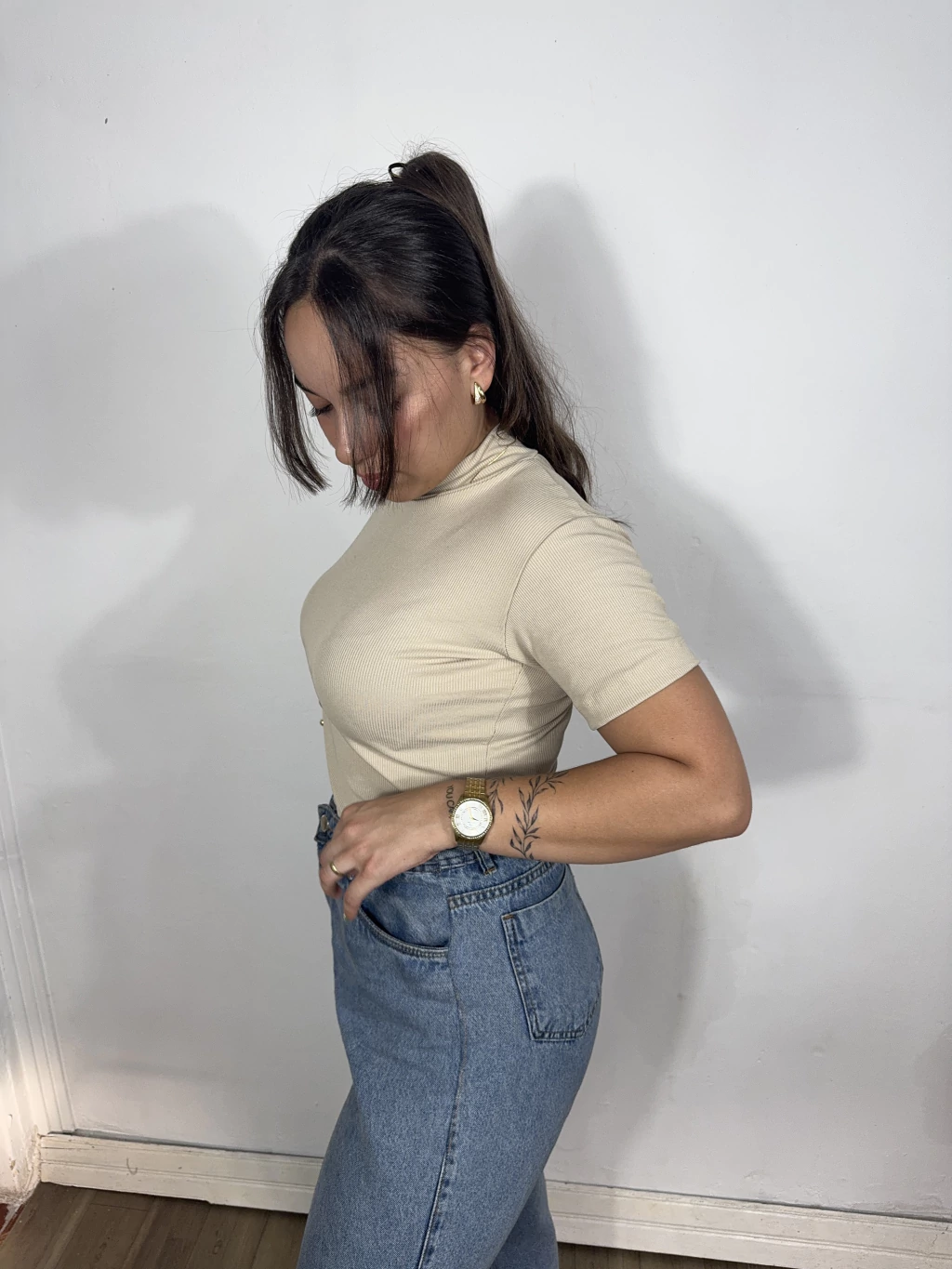 blusinha canelada gola alta nude