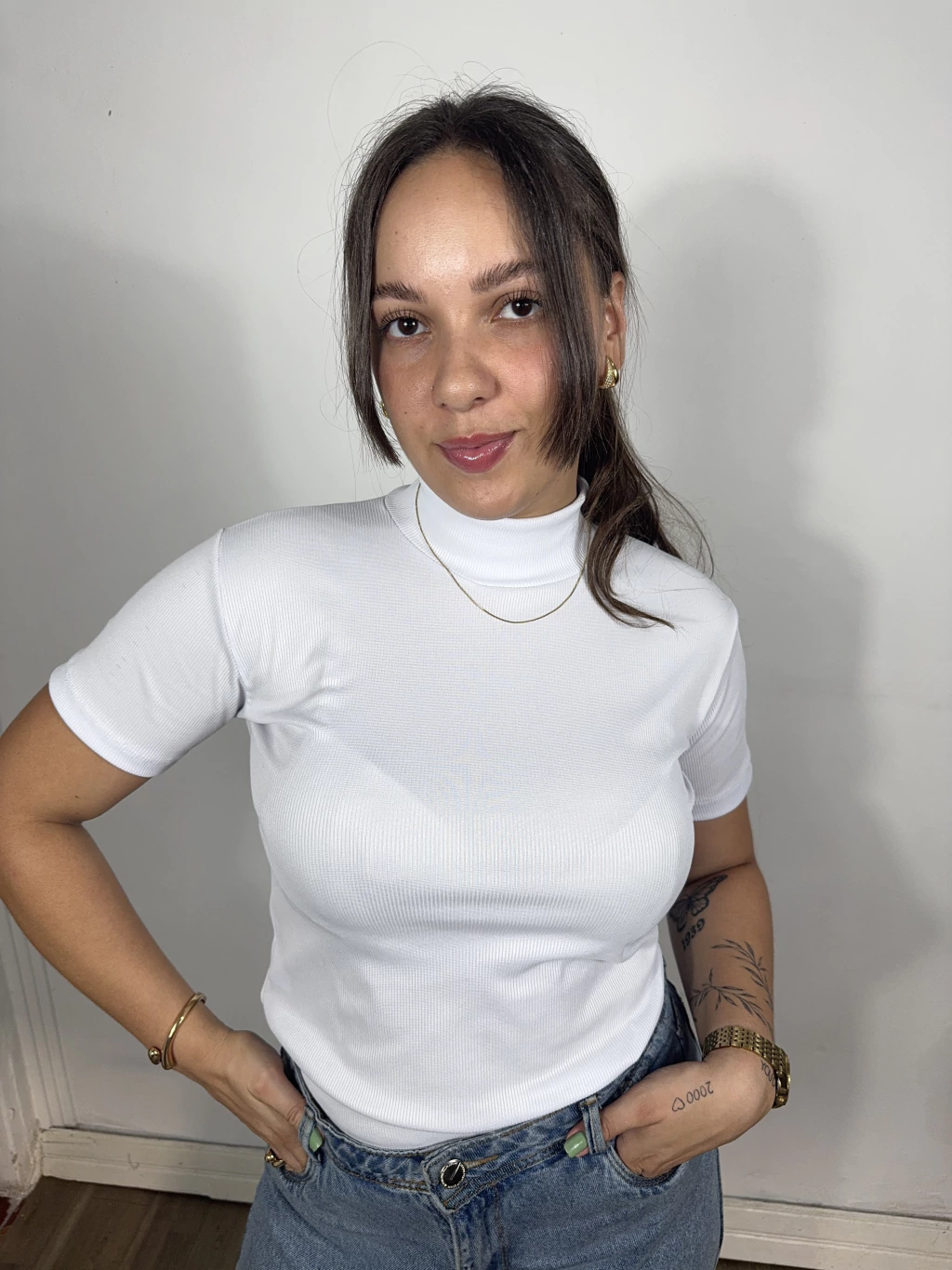 blusinha canelada gola alta branca