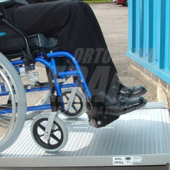 RAMPA ENROLLABLE de Acceso para Sillas de Rudas | Importada - ORTOPEDIA BERACA