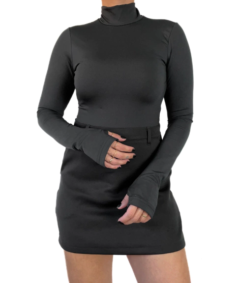 Blusa Manga Longa Gola Alta Olívia Preta - comprar online