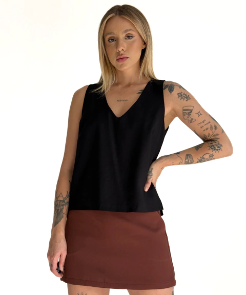 Blusa Básica Decote V Preta Verônica - comprar online