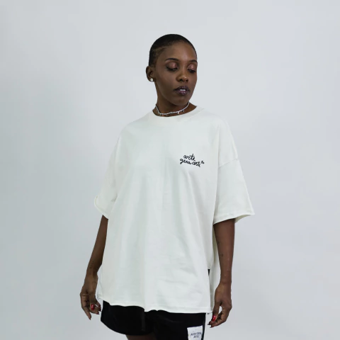 CAMISETA OVER BOXY - MANUSCRITO DA ARTE - comprar online