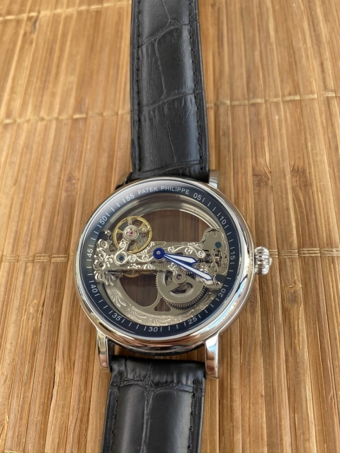 Patek Philippe esqueleto couro
