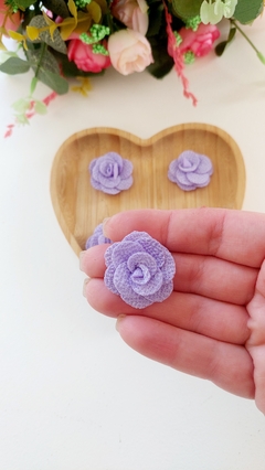 Flor de poliéster com varias opções de cores - loja online