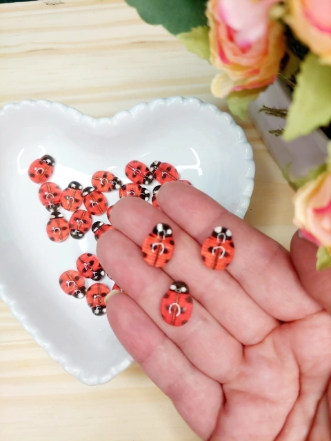 APLIQUE JOANINHA 10X14MM EM RESINA COM 4 UNIDADES