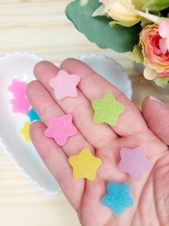 APLIQUE ESTRELA 18MM EM RESINA COM 4 UNIDADES