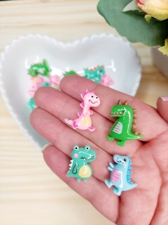 APLIQUE DINOSSAURO EM RESINA COM 4 UNIDADES