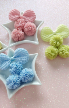Lacinhos fofo de Tricô Grande com pompons de tule na internet
