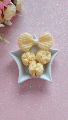 Lacinhos fofo de Tricô Grande com pompons de tule - comprar online