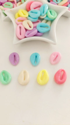 Buzios com furo passante colorido 18x12mm - comprar online