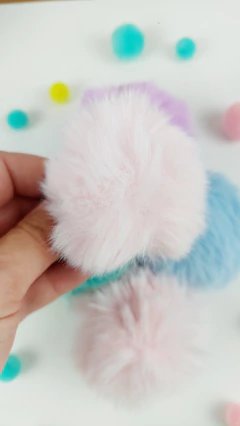 Pompom Pelúcia 8cm cores variadas - Doce Papel Scrapbook
