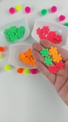 Flor Prensada nas cores Neon - comprar online