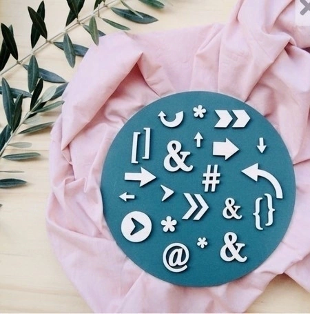 Aplique madeirinha Símbolos - Estação do Scrap