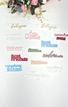 Títulos acrílicos lindos para seus projetos de scrapbook