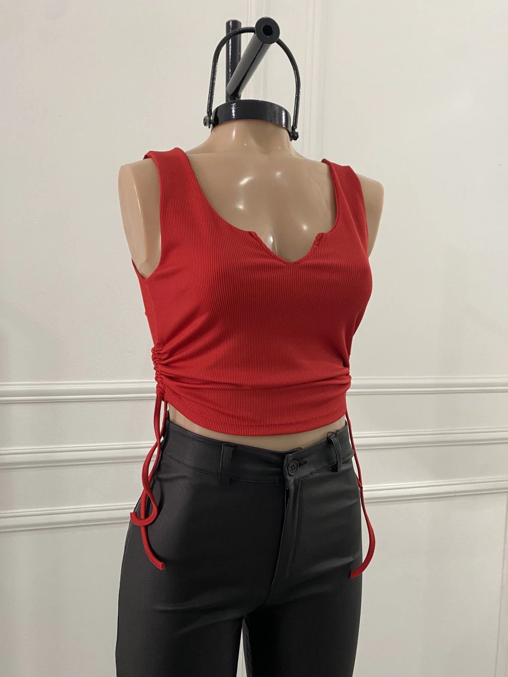 Musculosa escote V frunce