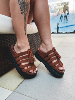 SANDÁLIA TATI TOFFEE na internet