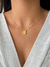 Colar Medalha Inicial Cravejada - Dourado - loja online