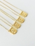 Colar Medalha Inicial Cravejada - Dourado - comprar online