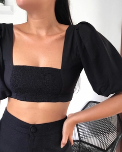 cropped preto mangas bufantes