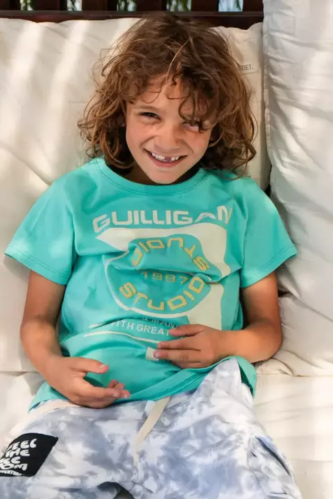 REMERA GUILLIGAN STUDIO