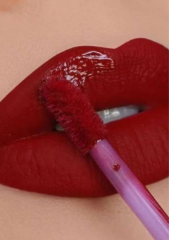 Presenteie com Leoa Beauty - Kit com 8 batons ou glosses