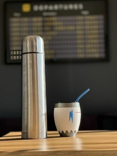 Imagen de MATE TURBINA 737 MAX Aerolineas Argentinas + Bombilla metalica SIN BASE